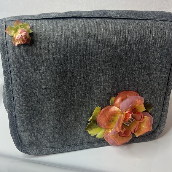 HANGING TRAVEL BAG W/Rose & Rhinestone Detail - Picture 10 of 11